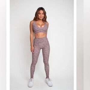 Skatie x Amber Fillerup Clark. Cece leggings in Sundance Size Small